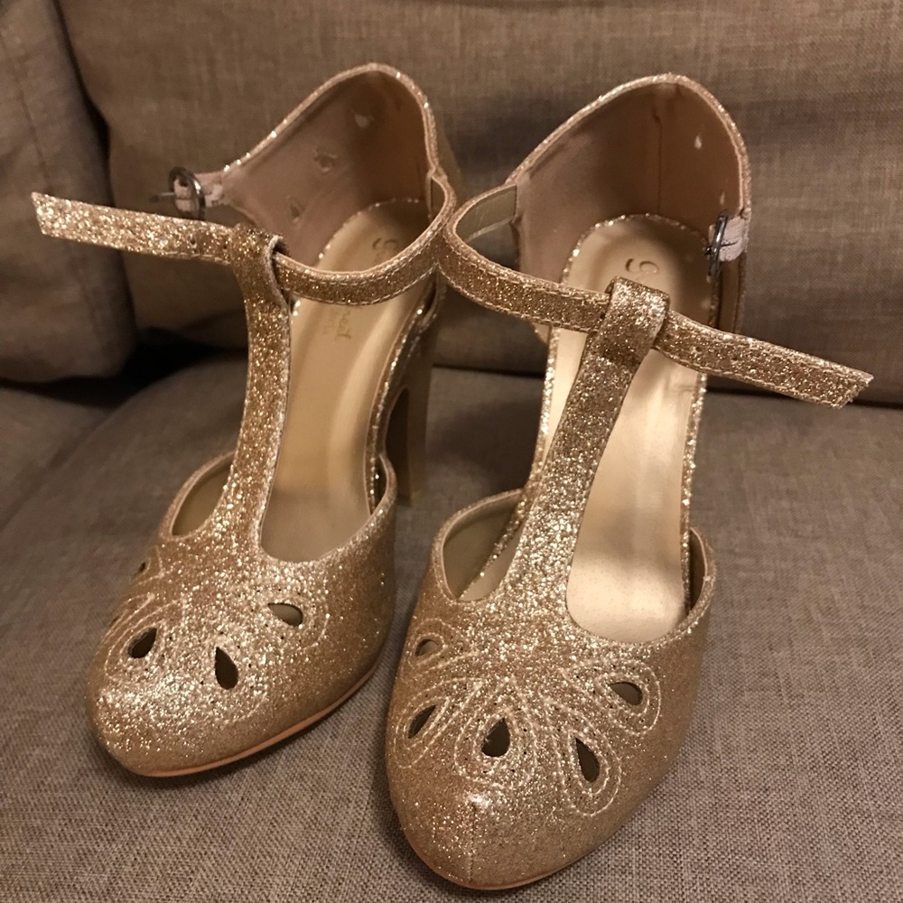 Vintage style ModCloth gold glitter heels